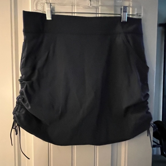 Columbia Dark Grey Ruched Athletic Skort, size M - Picture 2 of 11